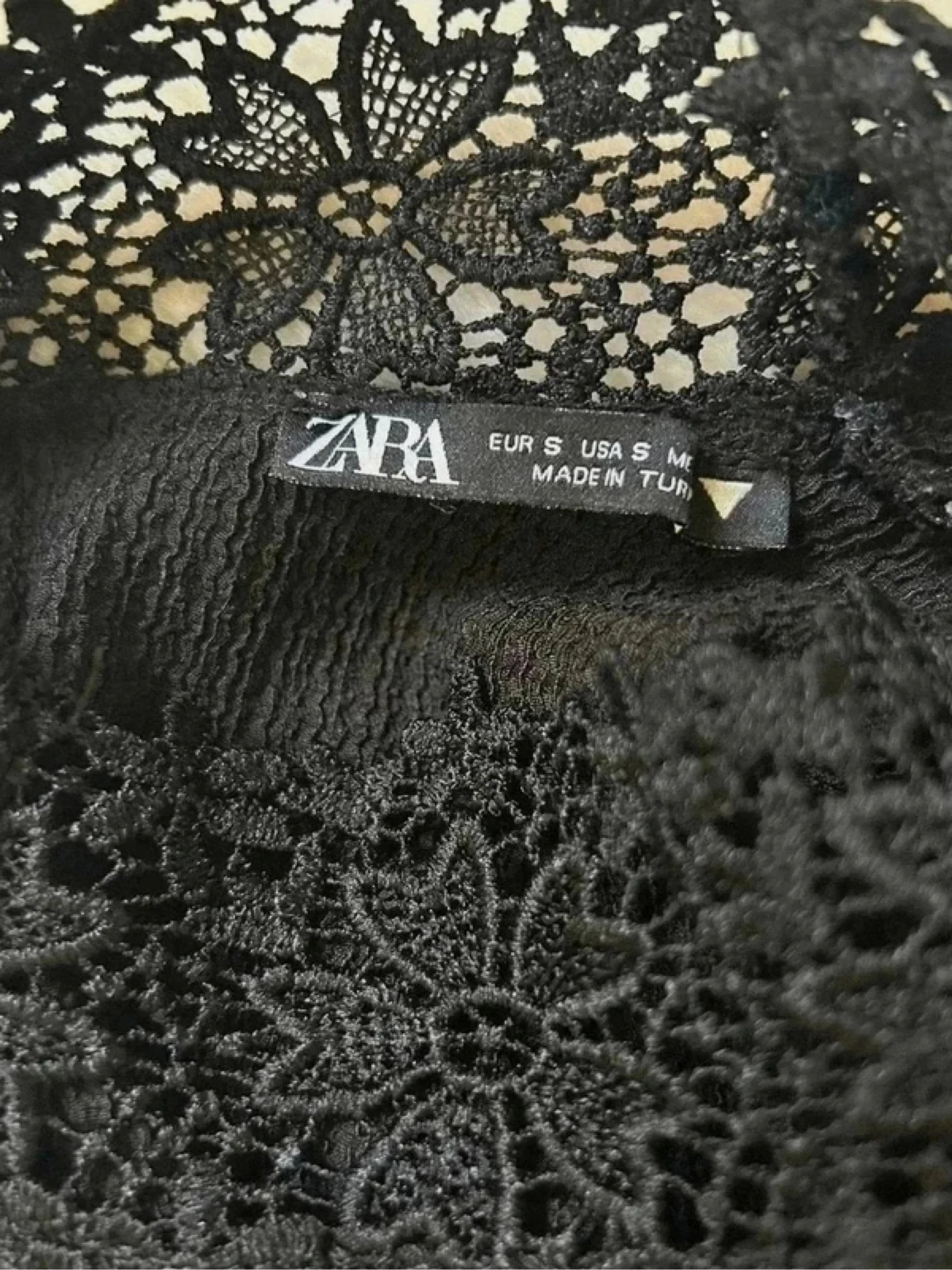 🌸 Vestido negro estructurado con hombreras – Zara 🌸 – photo 5